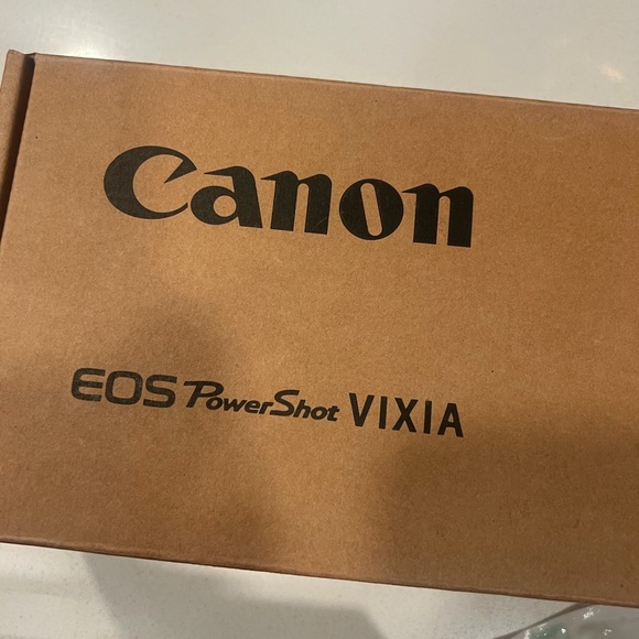 Canon EOS 2000D Black Camera with EF-S 18-55mm Lens - Picture 9 of 13